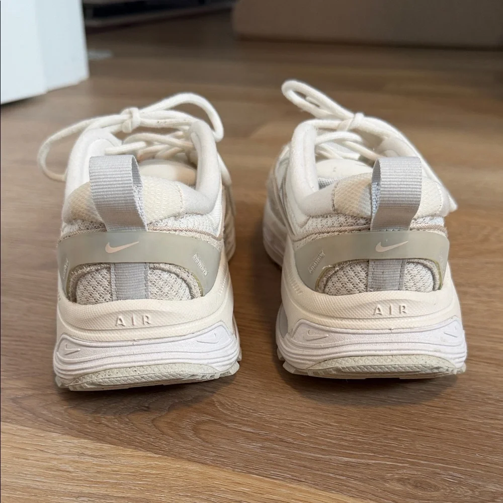 Nike Air Bliss Sneakers - Picture 6 of 10